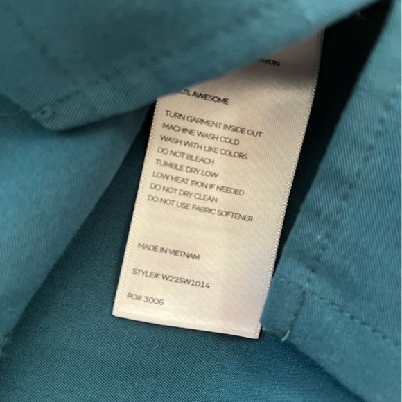 FIGS medium Caribbean blue scrub top - Picture 4 of 4